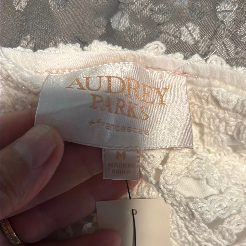 💕NWT! Chic White Crochet Tank Top - Picture 3 of 5